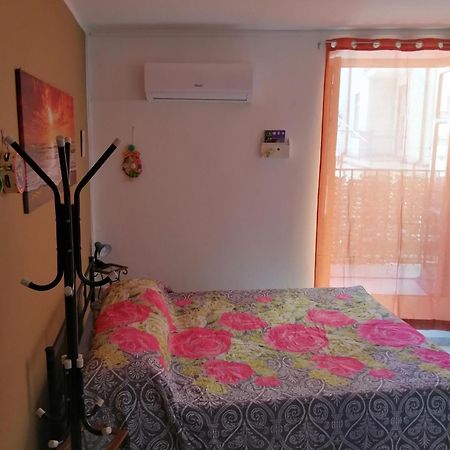 Room Holiday "Al Centro Storico" Palermo Zewnętrze zdjęcie