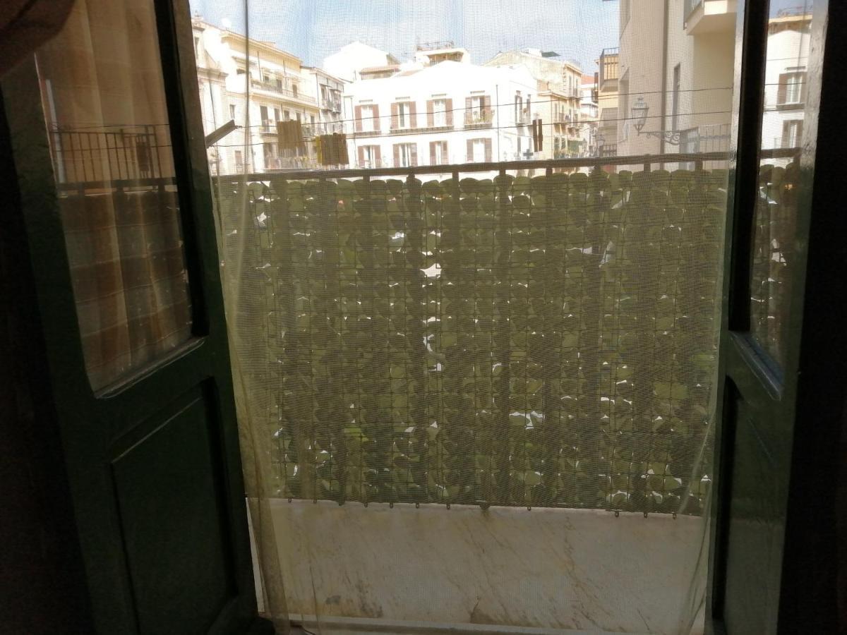 Room Holiday "Al Centro Storico" Palermo Zewnętrze zdjęcie