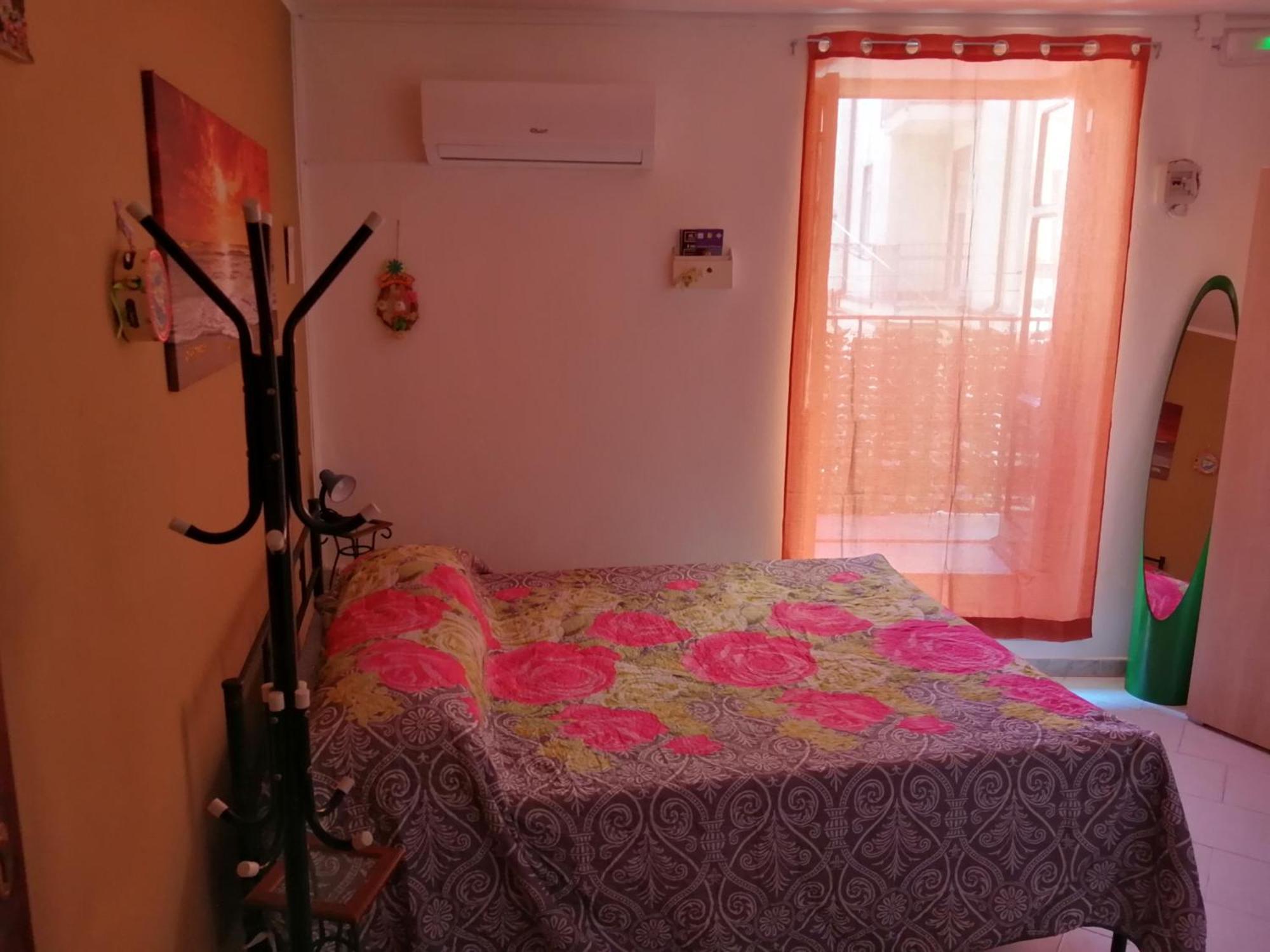 Room Holiday "Al Centro Storico" Palermo Zewnętrze zdjęcie