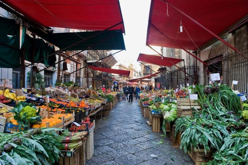 Room Holiday "Al Centro Storico" Palermo Zewnętrze zdjęcie