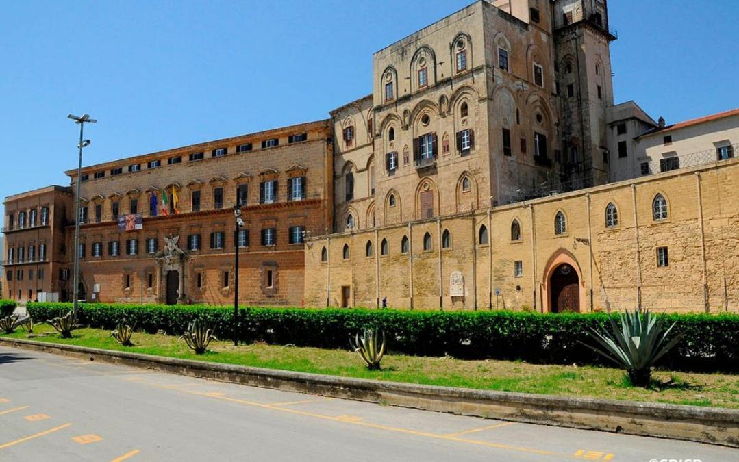 Room Holiday "Al Centro Storico" Palermo Zewnętrze zdjęcie