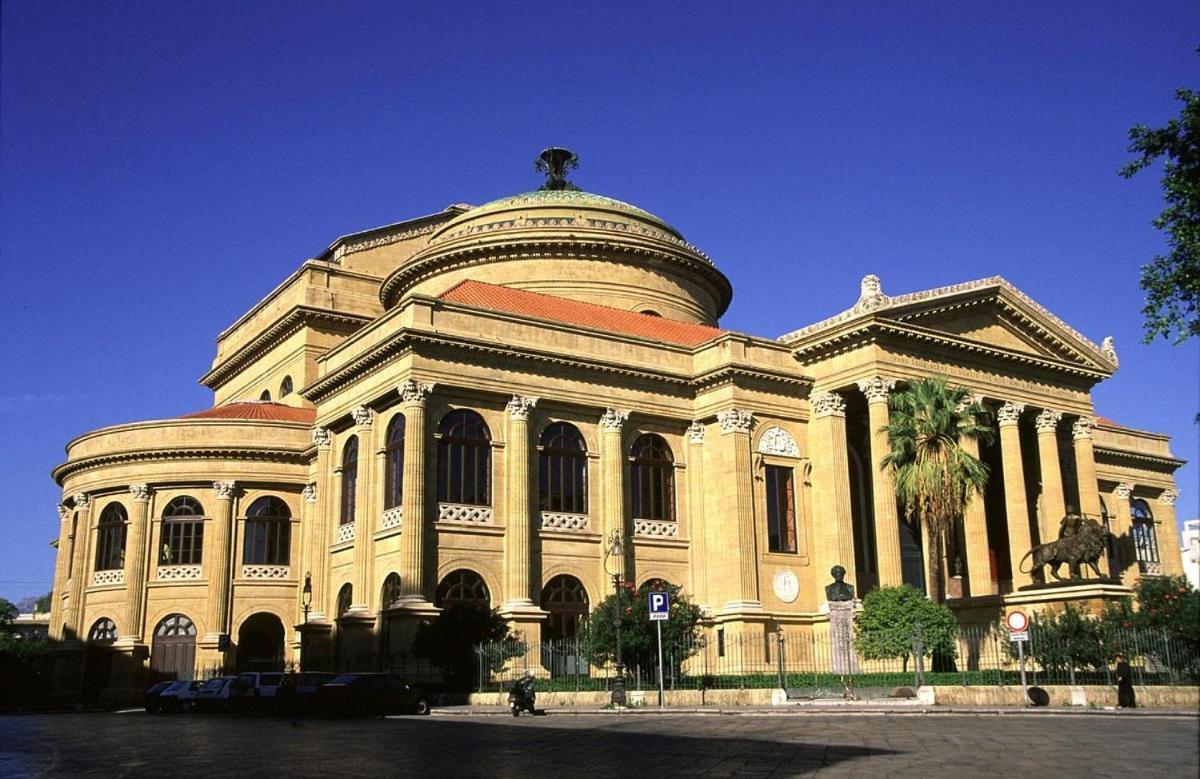Room Holiday "Al Centro Storico" Palermo Zewnętrze zdjęcie