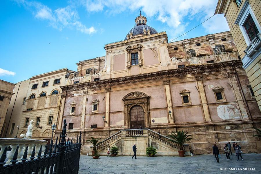 Room Holiday "Al Centro Storico" Palermo Zewnętrze zdjęcie
