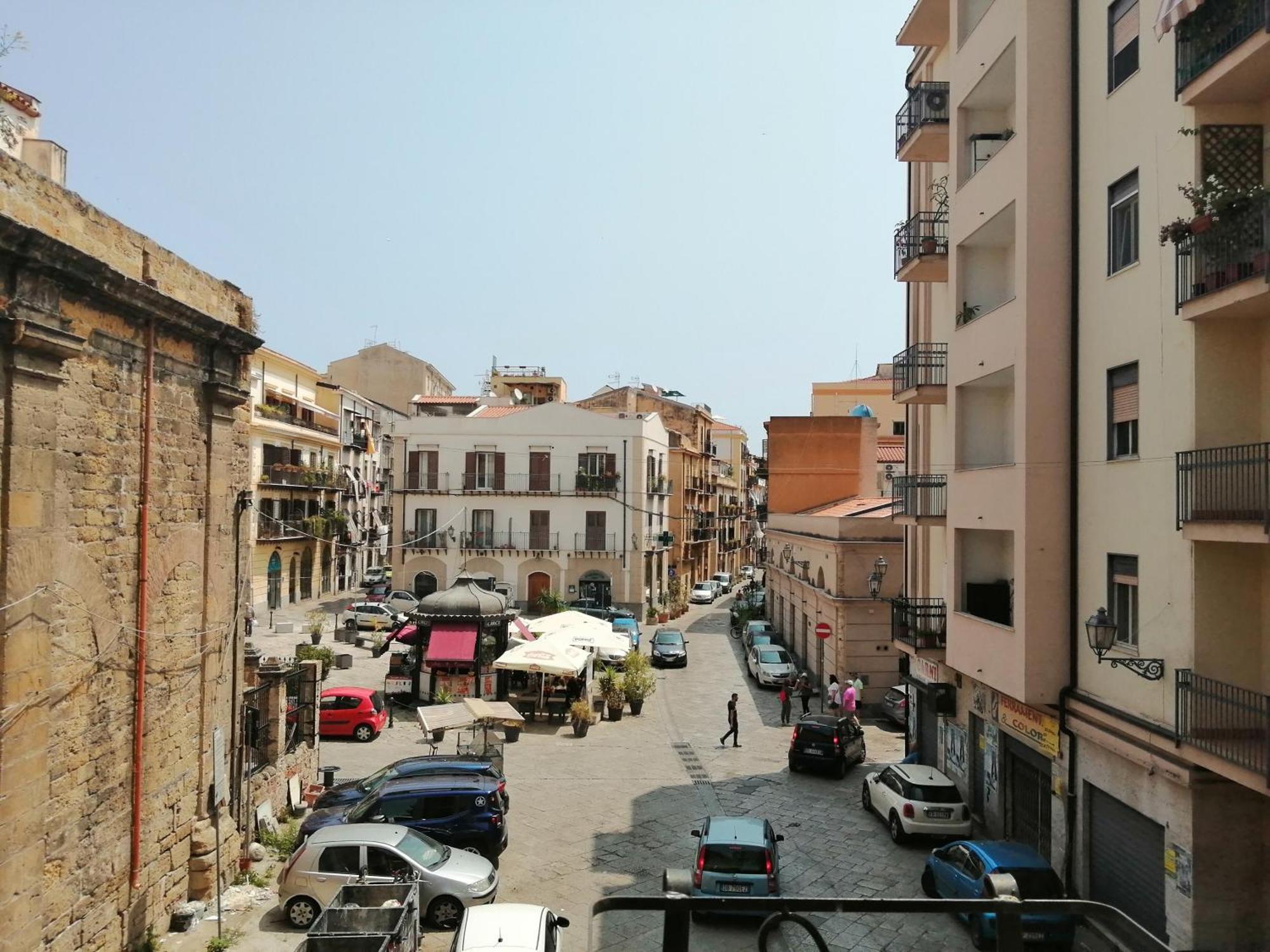 Room Holiday "Al Centro Storico" Palermo Zewnętrze zdjęcie